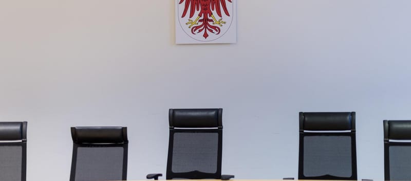 Tribunal allemand où cinq jeunes accusés comparaissent pour des agressions homophobes