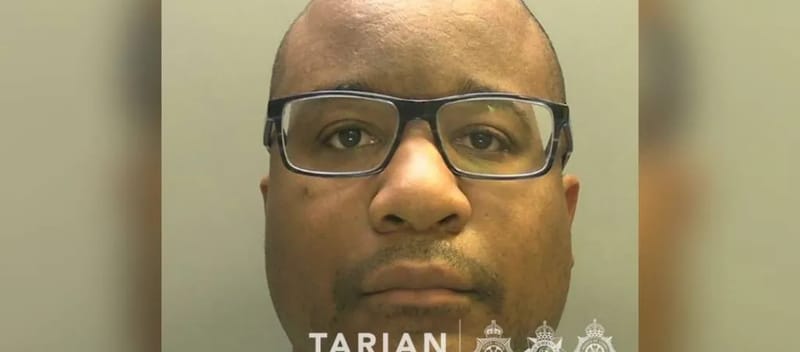 Faux badge et documents utilisés par un escroc se faisant passer pour un agent de la BBC